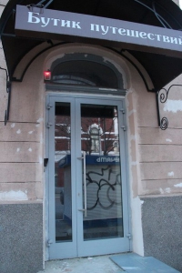 Фасад памятника архитектуры поврежден ради «бутика детской одежды»
