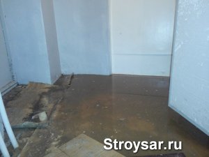 Квартиру жителя  6-го Динамовского проезда затопило стоками из канализации