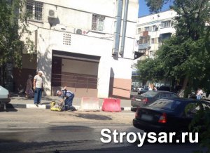 Саратовцев призывают разрисовывать ямы на дорогах