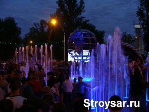 В Заводском районе открыли танцующий фонтан с подсветкой