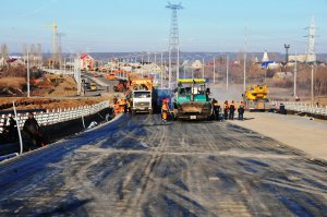 Губернатор призвал круглосуточно строить мост в Балакове