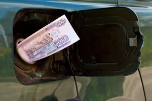 С 1 апреля акцизы на бензин повысятся на 2 рубля за литр