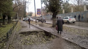 Саратовцы возмущены состоянием тротуара на 2-й Садовой