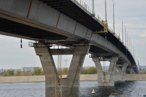 Завершается строительство моста через судоходный канал в Балакове