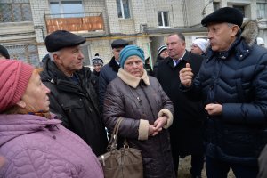 Жители Заводского района просят привести в порядок двор, который не ремонтировался 25 лет