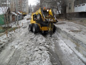 В Кировском районе устраняют последствия коммунальной аварии