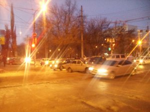 В Саратове из-за ДТП прервано движение трамваев и троллейбусов