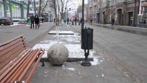 Катающиеся бетонные шары подкосили рейтинг Валерия Сараева