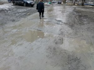 Саратовцы: дорога на Лебедева-Кумача не видела ремонта несколько десятков лет