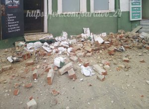 На Московской обрушилась часть стены здания