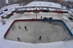В Лысогорском районе по «указке» чиновников снесли хоккейную коробку, установленную местным фермером