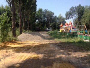 В сквере поселка Новосоколовогорский обещают заасфальтировать две тысячи метров дорожек