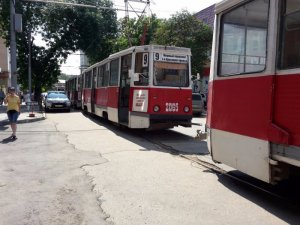 Остановились трамваи следующие из Заводского района в центр Саратова