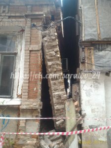 В обрушении стены дома на ул. Рамаева «обвинили» осадки