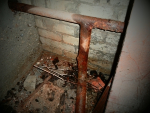 Беды жителей 1-го Кавказского тупика продолжаются: отопления нет, зато затопило подвал