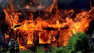 Три бригады огнеборцев тушили пожар в Энгельсе