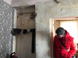 Жители разваливающегося дома в Елшанке инициируют процедуру признания его аварийным