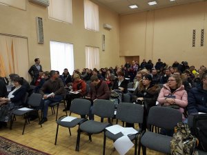 Жители дома на Одесской обвинили мэрию в намерении «отнять» у них часть земельного участка