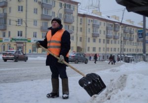 Администрация задействует на очистке улиц Саратова 1800 дворников