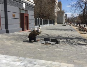 На пр. Кирова и бульваре Герое Отечества проходит ремонт плитки