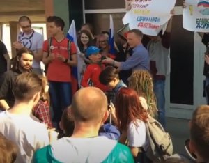 В Саратове на акции «Он нам не царь!» был задержан 12-летний подросток