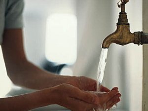 Юрист Дмитрий Мигунов разъяснил вопрос о снижении нормативов расхода воды в квартирах