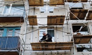 После вмешательства прокуратуры в Балаково начали ремонтировать 12 домов