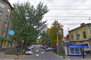 Саратовцы: Помогите! На Ульяновской опиливают деревья, остались одни пеньки!