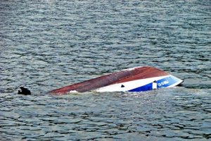 СУ СКР проводит расследование гибели мужчины и женщины, найденых под моторной лодкой