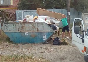 Регоператор предупреждает о штрафах за строительный мусор, складируемый на контейнерных площадках