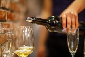 В Саратове открылся первый бар при винотеке