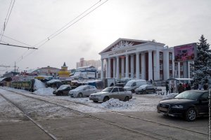 Суд постановил освободить площадь перед ДК «Россия» от торговцев