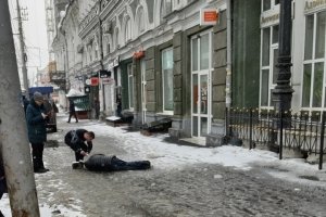 Скончался пострадавший из-за схода льда мужчина
