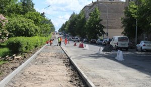 В Саратове продолжается ремонт 8 тротуаров