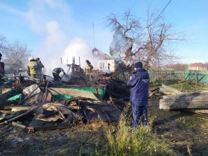На пожаре в Саратовской области погибли двое маленьких детей