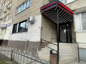 Собственников помещения в многоэтажке на Горького заставили демонтировать незаконные панели на фасаде