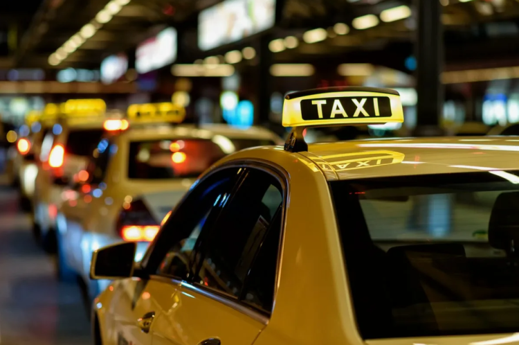 В Саратовской области иностранцам запретили работать в такси, общепите и общественном транспорте