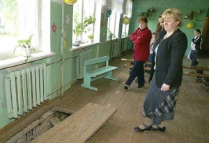 Состояние аткарской школы, в которой обвалился потолок, признали аварийным