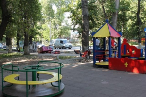 Пивной ларек, находившийся рядом с детской площадкой в Октябрьском районе, демонтирован