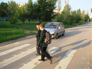 Школьники из Базарного Карабулака рискуют жизнью, переходя дороги