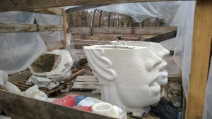 Из сквера в Заводском районе пропали скульптуры