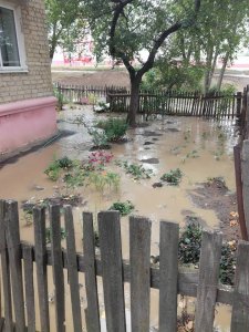 Коммунальщики отключили воду в Елшанке во время визита Радаева и Володина