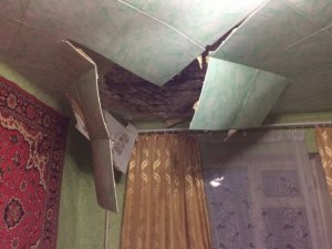 На спящую хозяйку квартиры обвалился потолок