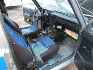 Дебошир разбир полицейский автомобиль и оскорбил сотрудника
