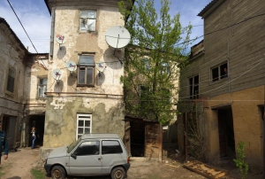 Дом на Московской, 21 продолжает разрушаться. Люди экстренно собирают вещи