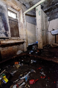 Блоггеры: «Жильцы энгельсского общежития выживают в антисанитарных условиях»