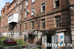 ООО «Центр-Дом» 2 месяца не чинит разрушенную ураганом крышу дома на Чернышевского