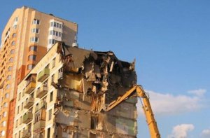 Можно ли добиться постановки в очередь на улучшение жилищных условий при сносе аварийного дома?