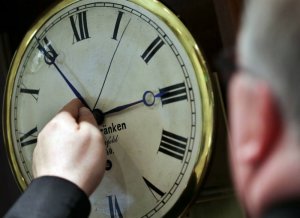 Читатели «Стройсара»: вопрос о переводе часов должен решать референдум, а не отдельно взятые личности