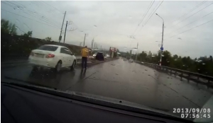 Жители Балаково жалуются на незаасфальтированный участок дороги, который приводит к авариям